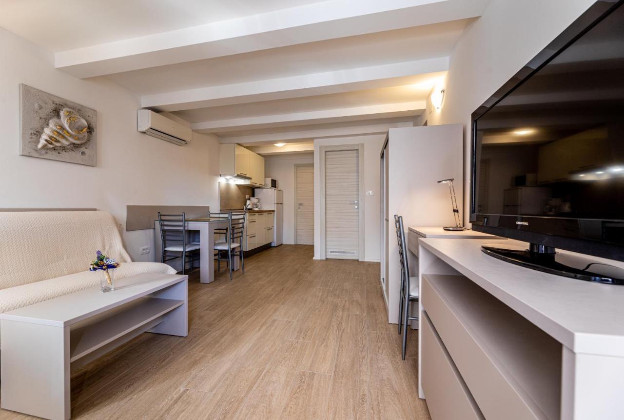Apartments Crnekovic III Baska  Exterior photo