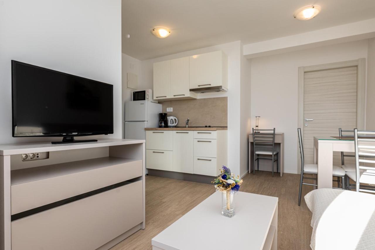 Apartments Crnekovic III Baska  Exterior photo